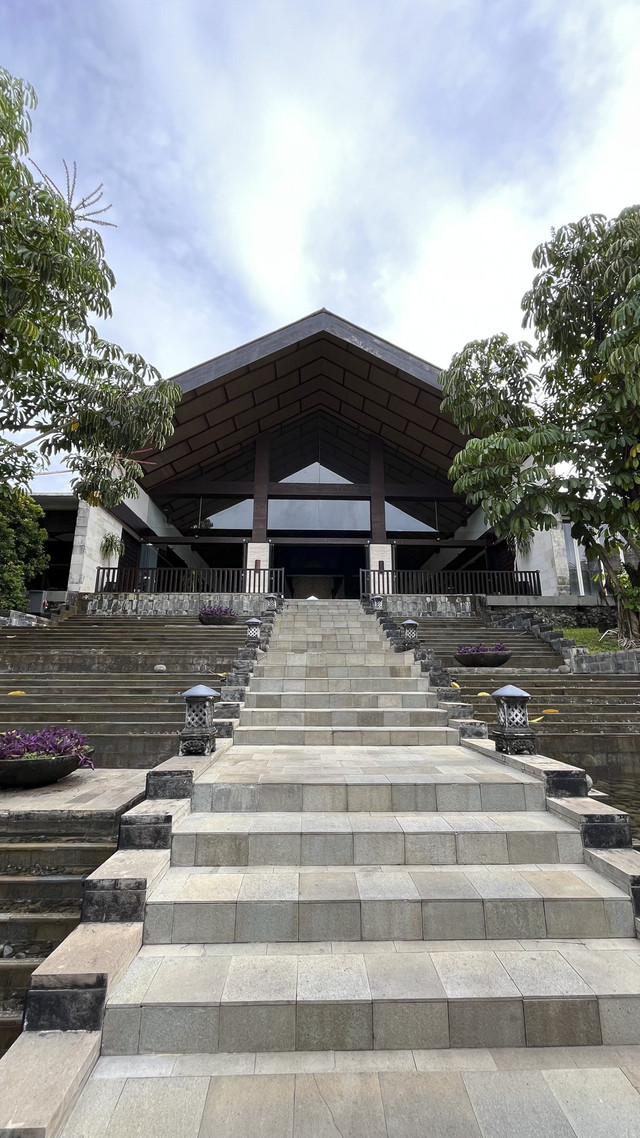 Fasad bagian belakang Grand Luley Manadi. Foto: Gitario Vista Inasis/kumparan