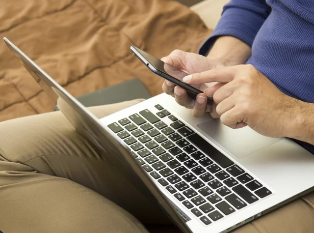 Ilustrasi bagaimana Anda menjelaskan perbedaan antara email bisnis dan surat bisnis. Foto: Shutterstock