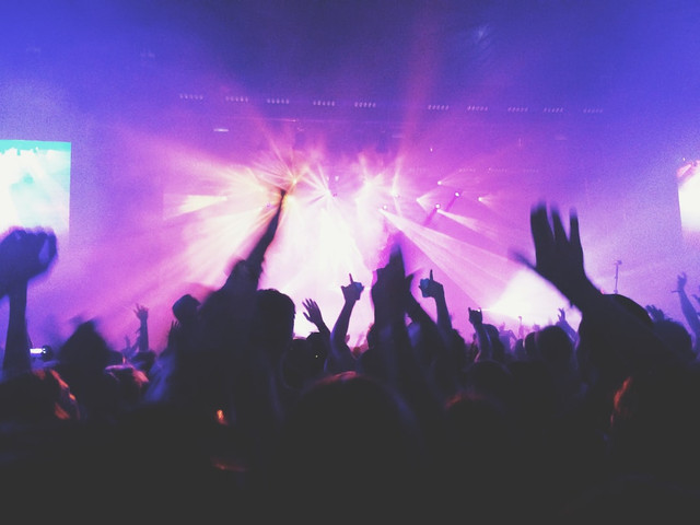 Ilustrasi konser di Jakarta November 2025. Foto: Unsplash.com/Abigail Lynn