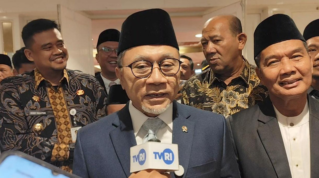 Menteri Koordinator Bidang Pangan, Zulkifli Hasan saat ditemui usai acara wisudawan Universitas Al-washliyah di Hotel Selecta, Medan, Kamis (30/10/2025). Foto: Amar Marpaung/kumparan