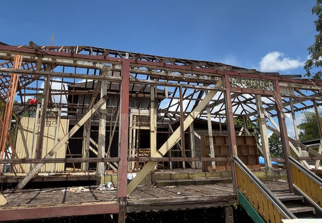 Bangunan Keraton Tayan yang sedang direnovasi, tetapi tidak mengubah tampilannya. Foto: Rabiansyah/Hi!Pondianak