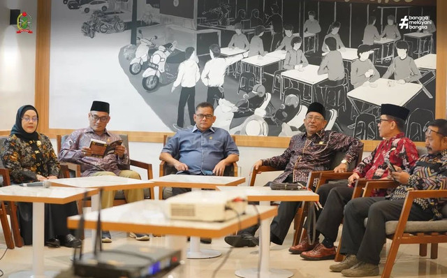 Anggota Komisi I DPRD Kalbar menghadiri Diskusi Inklusif Generasi Keterbukaan Informasi Publik. Foto: Dok. DPRD Kalbar