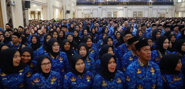 Ribuan Pegawai Pemerintah dengan Perjanjian Kerja (PPPK) lingkup Pemprov Sumsel saat dilantik Gubernur Sumsel Herman Deru, Kamis (5/6/2025). Foto : Humas Pemprov Sumsel