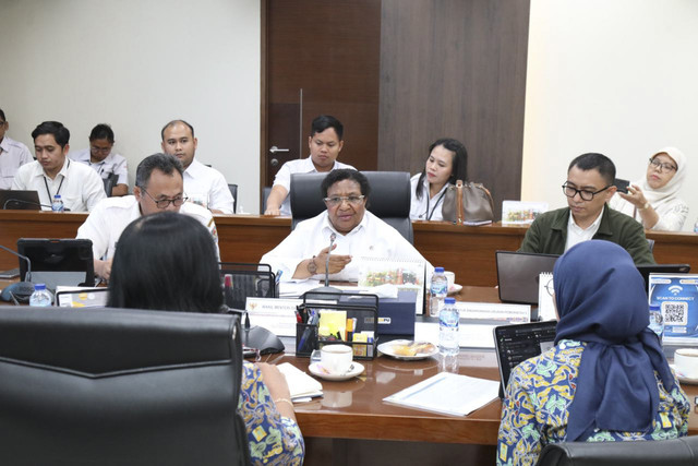 Wamendagri Ribka Haluk menghadiri Rapat Koordinasi bersama Wamen PU Diana Kusumastuti di Ruang Rapat Wamen PU, Kantor Kementerian PU, Jakarta, Rabu (29/10/2025). Foto: Dok. Kemendagri