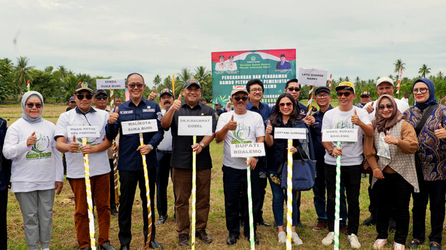 Rachmat Gobel memulai gerakan tanam satu juta bambu di Boalemo, Gorontalo. Foto: Dok. Tim Rachmat Gobel