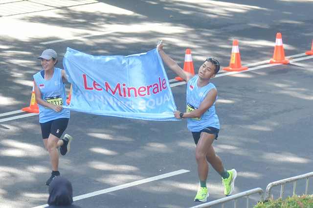 Pelari pemula program Le Minerale Running Squad berhasil menyelesaikan full marathon pertama pada Jakarta Running Festival (JRF) 2025. Foto: Dok. Le Minerale