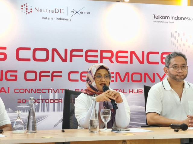 Direktur Utama Telkom, Dian Siswarini, di Batam. Foto: Thomas Bosco/kumparan