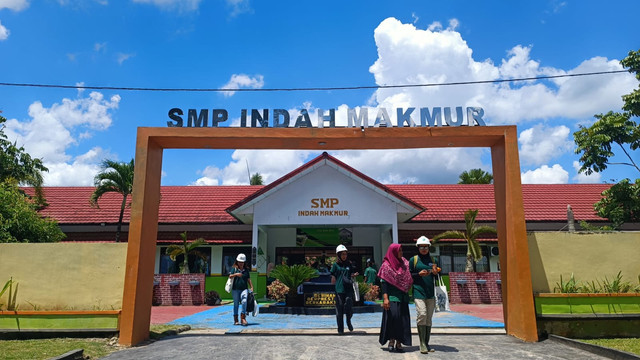SMP Indah Makmur, salah satu sekolah binaan PT Astra Agro Lestari di wilayah Pangkalan Bun. Dok. Muhammad Darisman/kumparan