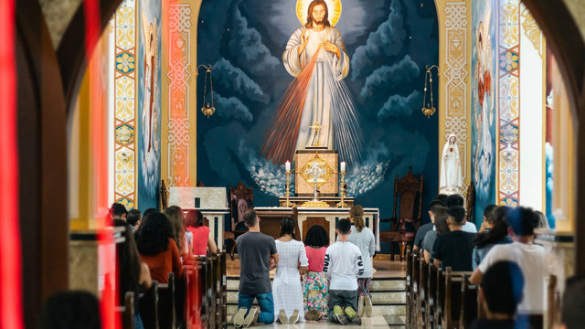 Ilustrasi umat Katolik. Foto: Unsplash