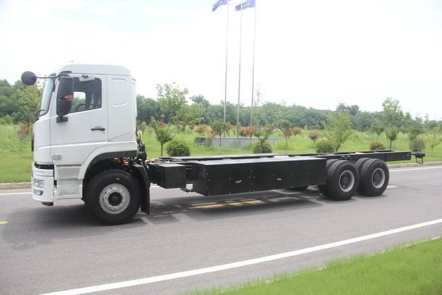 Salah satu unit Forklift VKTR. Foto: Dok: PT VKTR Teknologi Mobilitas Tbk