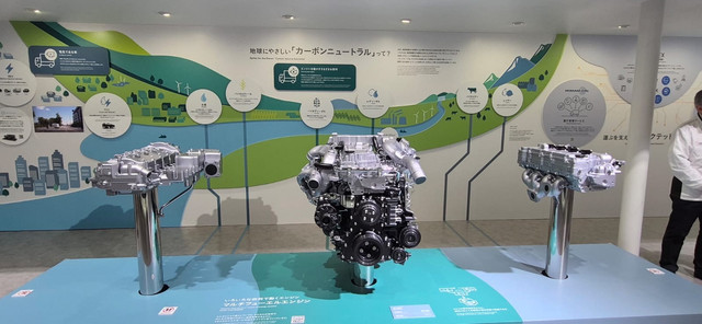 Mesin multi bahan bakar buatan Isuzu dipamerkan di Japan Mobility Show 2025 di Tokyo, Jepang. Foto: Angga Sukmawijaya/kumparan