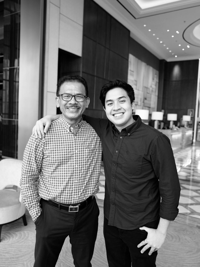 Jerome Polin dan ayahnya. Foto: Instagram/jeromepolin