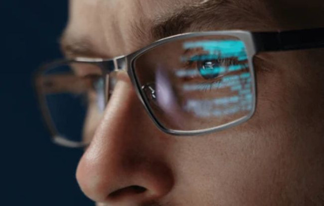 Kacamata ternyata memiliki sinonim tesmak. (Sumber: Shutterstock)