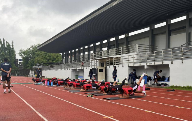 Pemain Timnas sepak bola putri Indonesia menjalani pemusatan latihan di Stadion UNY, Jogja, Sabtu (1/11). Foto: Pandangan Jogja/Gigih Imanadi Darma