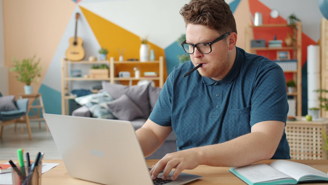 Ilustrasi Cara Menulis Surat Pembaca melalui Media Daring,Foto:Unsplash/Vitaly Gariev