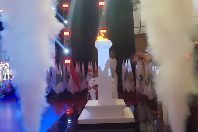 Suasana pembukaan Popnas dan Peparpenas di Jakarta International Velodrome, Jakarta, Minggu (2/11/2025). Foto: Rachmadi Rasyad/kumparan