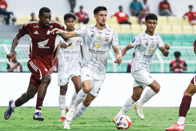Madura United saat melawan PSM Makassar pada pertandingan Super League di Stadion Stadion BJ Habibie, Kabupaten Parepare, Sulawesi Selatan, Minggu (2/11/2025). Foto: Instagram/@maduraunited.fc