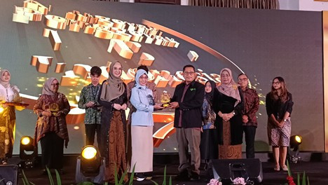 Dompet Dhuafa kembali mencatatkan prestasi membanggakan dengan meraih penghargaan sebagai Korporat Berjasa dalam Mendukung Usaha Mikro dan Kecil di Indonesia dalam acara Anugerah Penggerak UMKM Indonesia 2025 yang diselenggarakan oleh Ikatan Pengusaha Muslimah Indonesia (IPEMI).
