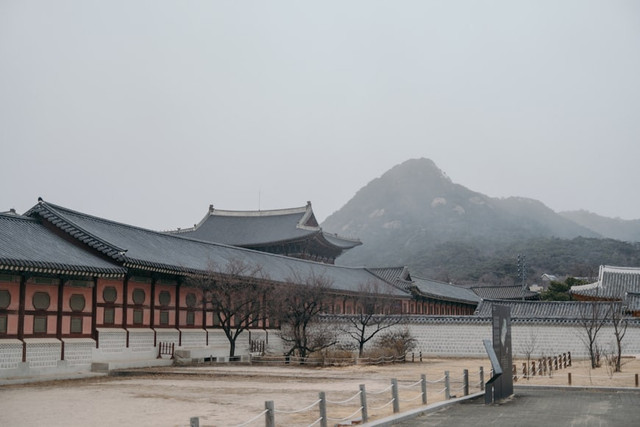 Ilustrasi drama korea Moon River/Unsplash/Insung Yoon