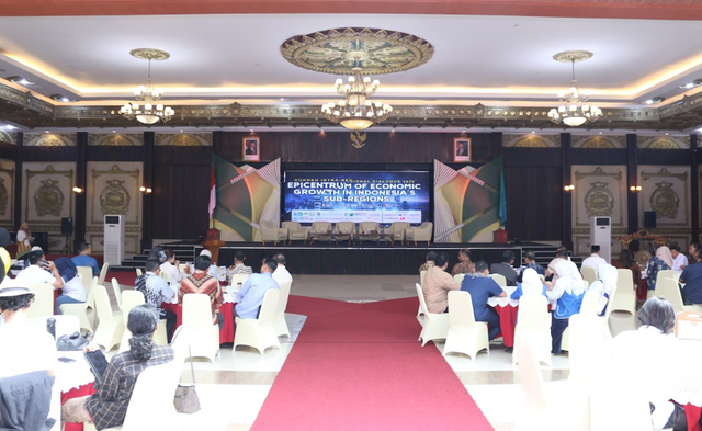 Seminar Borneo Intra-Regional Dialogue 2025 dengan tema “Centrum of Economic Growth in Indonesia’s Sub-Regions” pada Kamis, 30 Oktober 2025 di Pendopo Gubernur Kalimantan Barat. Foto: Dok. Istimewa
