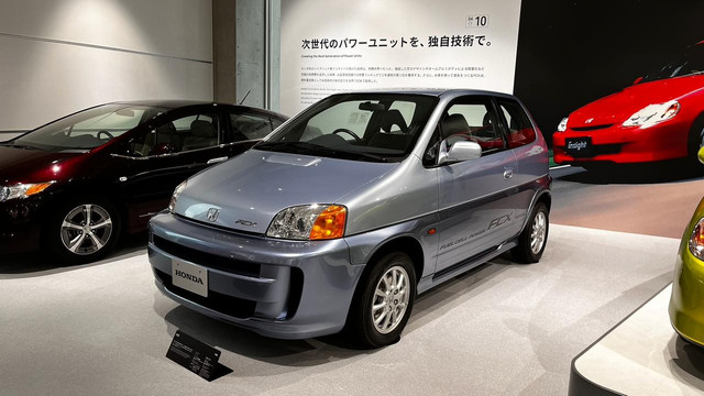 Mobil fuel cell hidrogen pertama Honda, Honda FCX. Foto: Aditya Pratama Niagara/kumparan