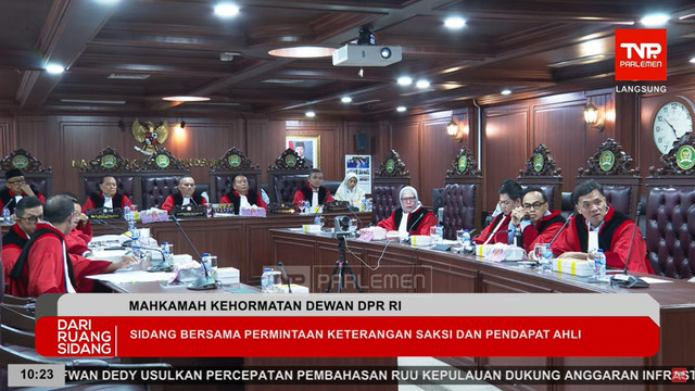 Sidang MKD DPR terkait etik terhadap Adies Kadir, Sahroni, Nafa Urbach, Eko Patrio, dan Uya Kuya pada Senin (3/11/2025). Foto: YouTube/ TVR Parlemen