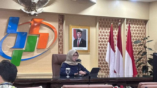 Deputi Bidang Distribusi dan Jasa BPS, Pudji dalam konferensi, Senin (3/11/2025). Foto: Ave Airiza Gunanto/kumparan