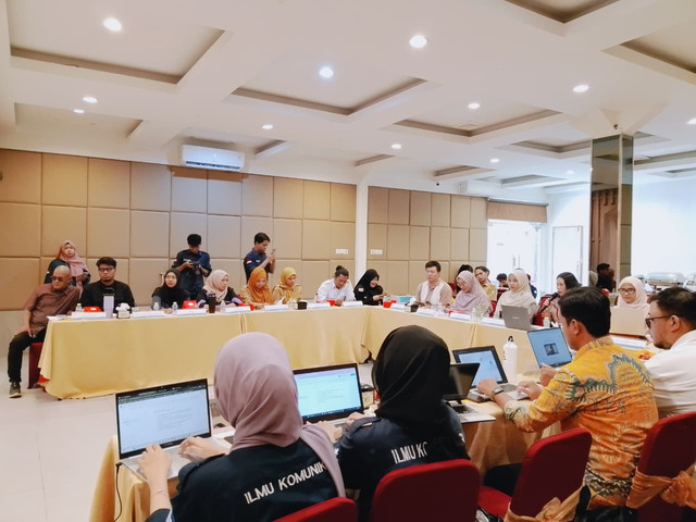 Focus Group Discussion (FGD) bertemakan 'Komunikasi Partisipatif Orang Tua Tuli untuk Mewujudkan Digital Parenting yang Inklusif di Kalimantan Barat' di Dapoer Nusantara, Pontianak pada Senin, 3 November 2025. Foto: Dok. Hi!Pontianak