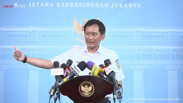 Dirut PT KAI Bobby Rasyidin. Foto: Youtube/Sekretariat Presiden
