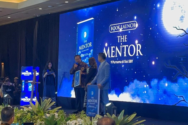 Presiden ke-6 RI Susilo Bambang Yudhoyono menghadiri peluncuran buku The Mentor:9 Purnama di Sisi SBY di Jakarta, Senin (3/11/2025). Foto: Rayyan Farhansyah/kumparan