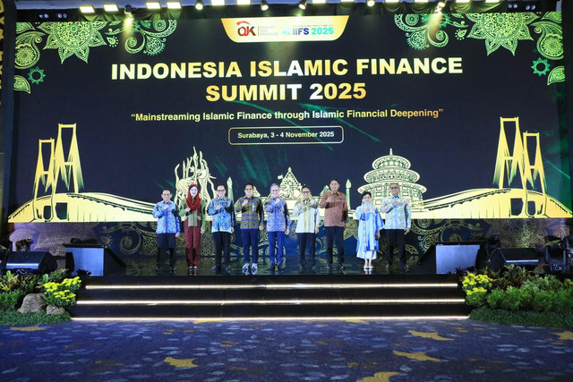 OJK menggelar forum Indonesia Islamic Finance Summit 2025 di Surabaya. Foto: OJK