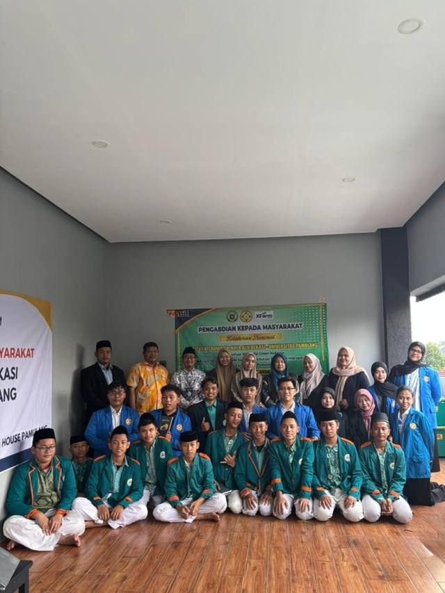 Dokumentasi PKM Universitas Pamulang x Institut Attaqwa KH. Noer Alie Bekasi di XFarm House