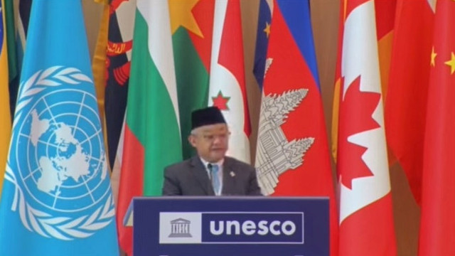 Mendikdasmen Abdul Mu'ti memberikan pidato di Sidang Umum UNESCO Uzbekistan, Senin (4/11/2025). Foto: Youtube/TVMU YOGYAKARTA