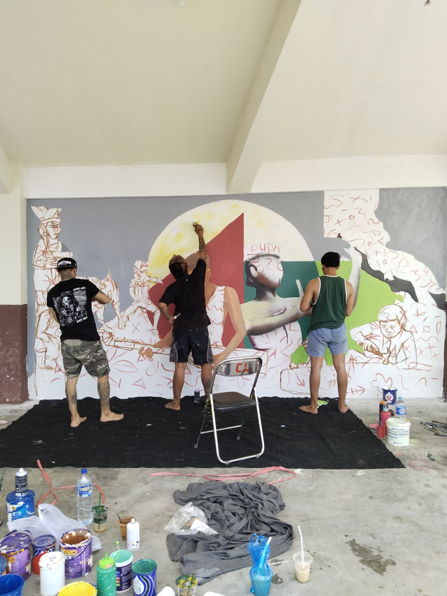 Seniman Kalbar dan Kalteng berkolaborasi untuk melukis mural di Taman Budaya Kalimantan Tengah. Foto: Dok. Istimewa