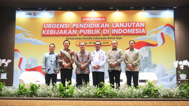 Foto bersama para narasumber Diskusi Publik, IPP UAJ (Sumber: Unika Atma Jaya)