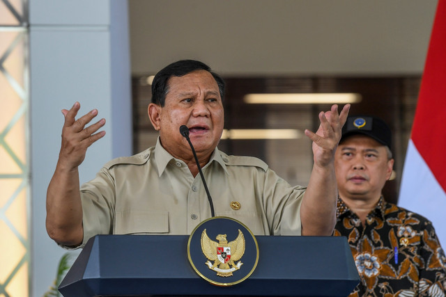 Presiden Prabowo Subianto memberi sambutan saat meresmikan Stasiun Tanah Abang Baru di Jakarta, Selasa (4/11/2025). Foto: Galih Pradipta/ANTARA FOTO