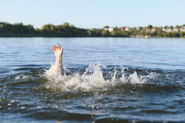 Ilustrasi tenggelam di Sungai. Foto: Hryshchyshen Serhii/Shutterstock