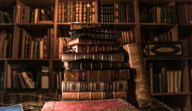 Ilustrasi karya sastra. Foto: Unsplash