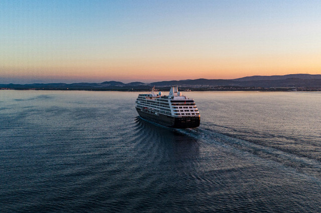 Ilustrasi Jadwal Kapal Sangiang Bulan November 2025, Unsplash/Janek Valdsalu