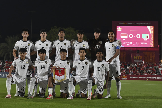 Pemain Timnas Indonesia U-17 berfoto sebelum bertanding melawan Timnas Zambia U-17 pada laga Grup H Piala Dunia U-17 di Lapangan 7 Aspire Zone, Doha, Qatar, Selasa (4/11/2025). Foto: Bayu Pratama S/ANTARA FOTO