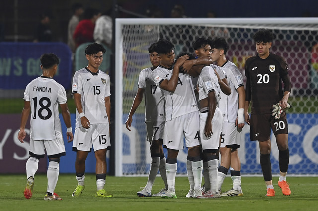 Ekspresi pesepak bola Timnas Indonesia U-17 usai dikalahkan Timnas Zambia U-17 pada laga Grup H Piala Dunia U-17 di Lapangan 7 Aspire Zone, Doha, Qatar, Selasa (4/11/2025). Foto: Bayu Pratama S/ANTARA FOTO