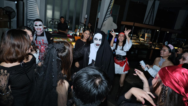 Keseruan malam perayaan Halloween di Hotel Mercure Pontianak City Center pada Jumat, 31 Oktober 2025. Foto: Dok. Mercure Pontianak City Center