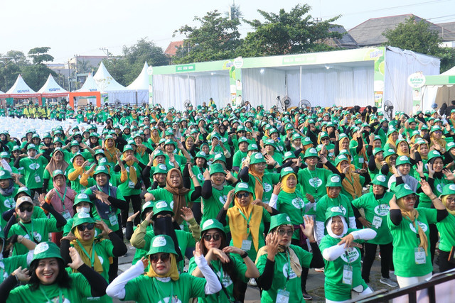 Para ibu melakukan Zumba Party di Festival Arisan Sahabat Mama. Foto: dok. Mama Lemon