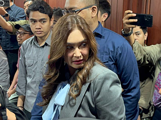 Anggota DPR RI yang dinonaktifkan, Nafa Urbach menghadiri sidang putusan MKD terkait status keanggotaannya di gedung DPR RI, Senayan, Jakarta Pusat pada Rabu (5/11/2025). Foto: Abid Raihan/kumparan