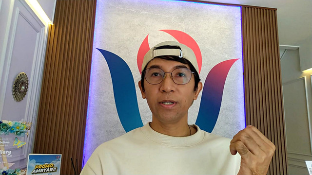 Johan Chandra atau dikenal Nello saat ditemui di kawasan Tanjung Duren, Jakarta Barat, pada Rabu (5/11/2025). Foto: Rachmadi Rasyad/kumparan