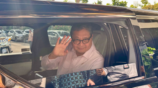 Menko Bidang Perekonomian Airlangga Hartarto di kantornya, Rabu (5/11). Foto: Foto: Ave Airiza Gunanto/kumparan