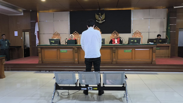 Sidang putusan terdakwa kekerasan seksual dokter Priguna Anugerah Pratama di Pengadilan Negeri Bandung, Rabu (5/11/2025). Foto: Linda Lestari/kumparan