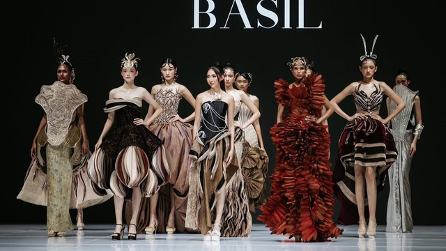 POND’S Rayakan Gerakan Melawan Ageism di Panggung “Miracle Runway” JFW 2026. Foto: @christiebasill