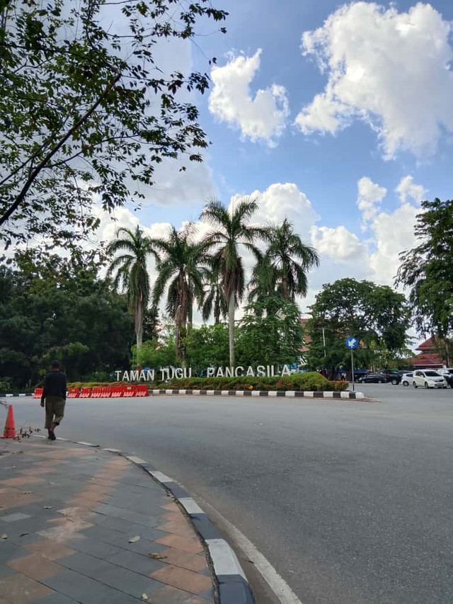 Potret Tugu Pancasila di Jalan Rahadi Usman, Pontianak. Foto: Dok. Hi!Pontianak