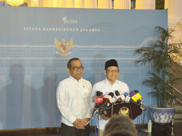 Menko Pembangunan Manusia dan Kebudayaan (PMK) Pratikno dan Menko Pemberdayaan Masyarakat Muhaimin Iskandar atau Cak Imin di Istana Negara Jakarta pada Rabu (5/11/2025). Foto: Luthfi Humam/kumparan